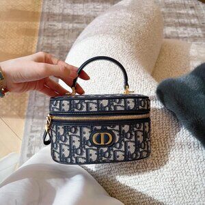 Classic DIOR Bag: A Stylish and Versatile Choice for Elegance